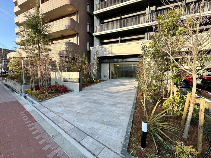 物件外観写真2　(エントランス部分)