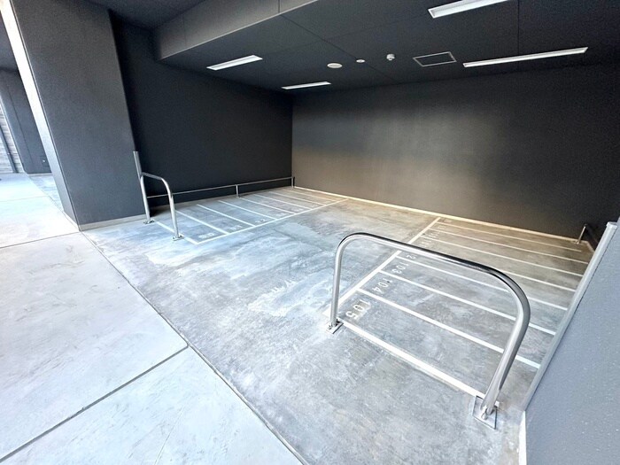 物件外観写真4　(バイク置き場)