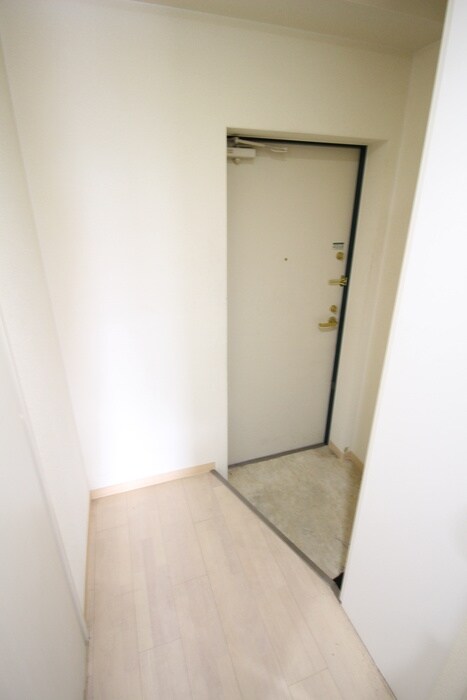 物件内観写真8　(玄関)