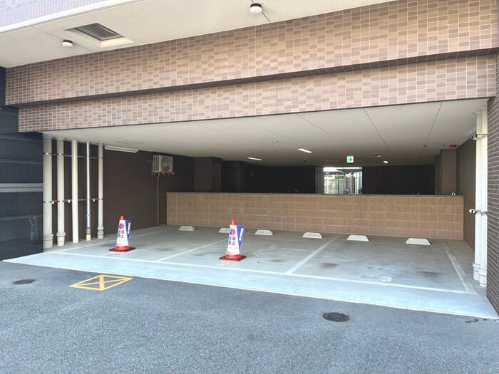 物件外観写真5　(駐車場)