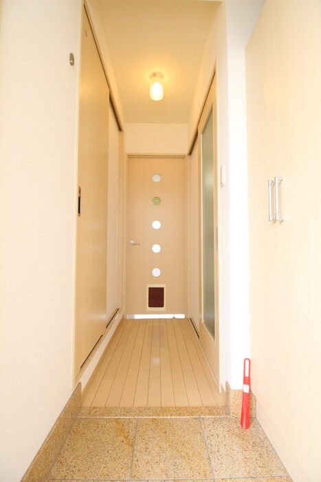 物件内観写真7　(玄関)