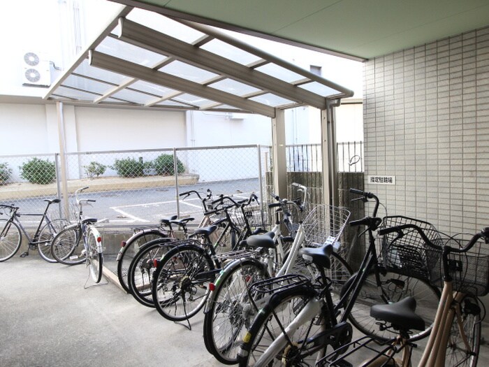 物件外観写真4　(駐輪場)