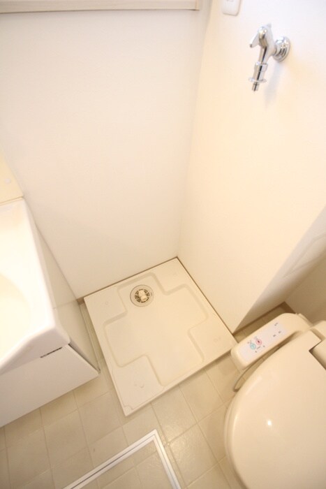 物件内観写真10　(洗濯機置場)