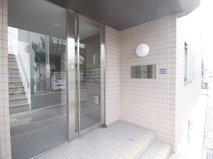 物件外観写真2　(エントランス部分)