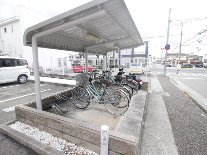 物件外観写真5　(駐輪場)