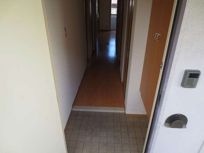 物件内観写真15　(玄関)