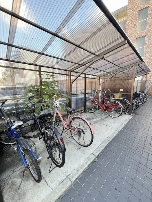 物件外観写真5　(駐輪場)