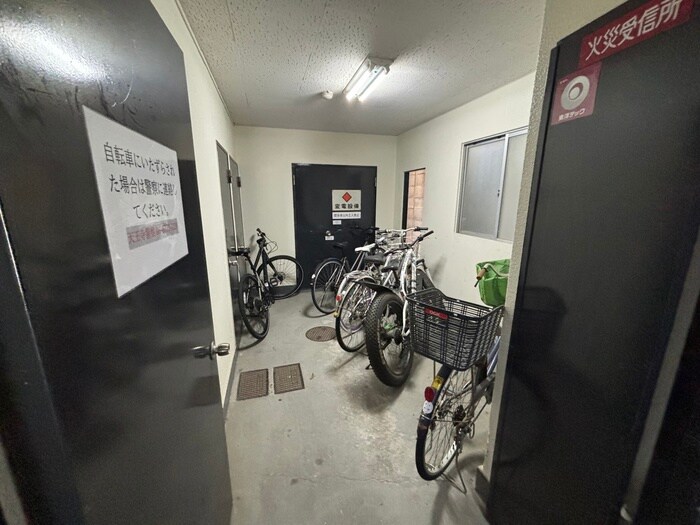 物件外観写真2　(駐輪場)