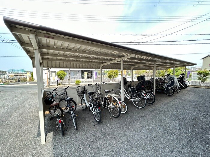 物件外観写真4　(駐輪場)