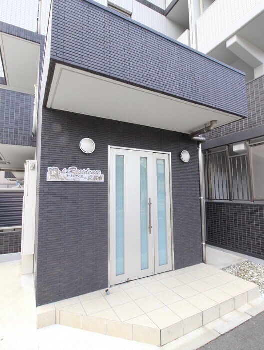 物件外観写真2　(エントランス部分)