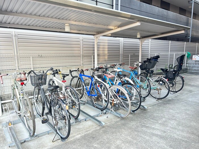物件外観写真4　(駐輪場)