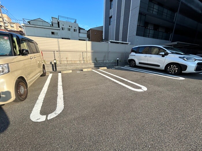 物件外観写真5　(駐車場)