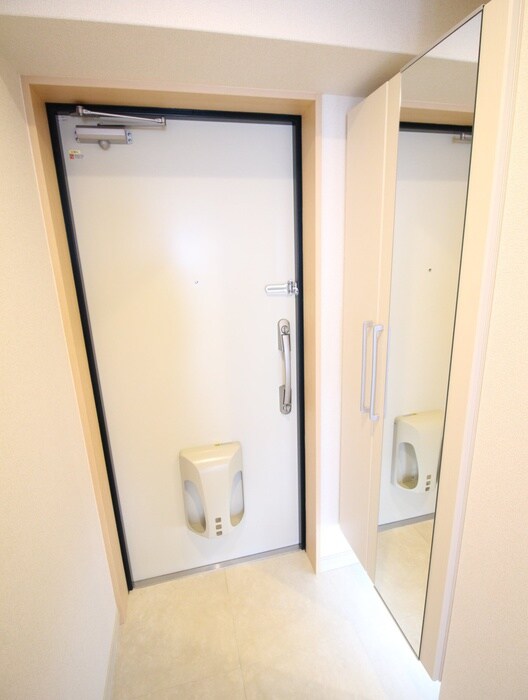 物件内観写真15　(玄関)