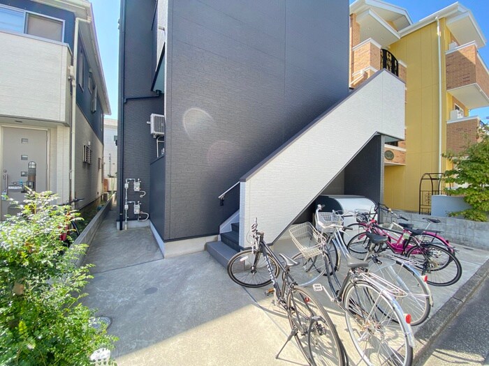 物件外観写真3　(エントランス部分)