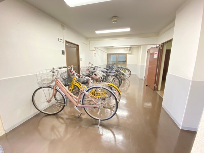 物件外観写真4　(駐輪場)