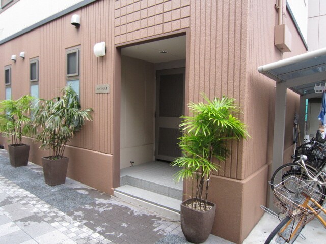 物件外観写真2　(エントランス部分)