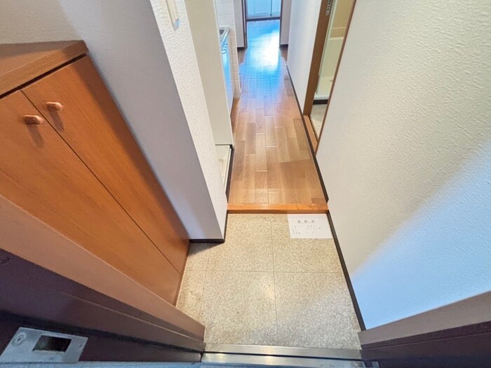 物件内観写真17　(玄関)