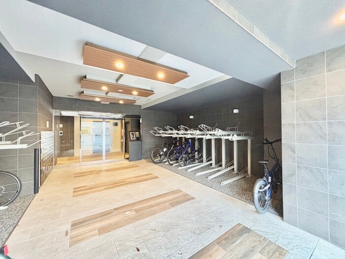 物件外観写真4　(エントランス部分)