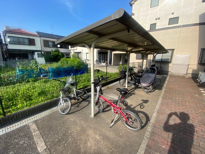 物件外観写真4　(駐輪場)