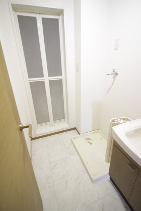 物件内観写真15　(洗濯機置場)