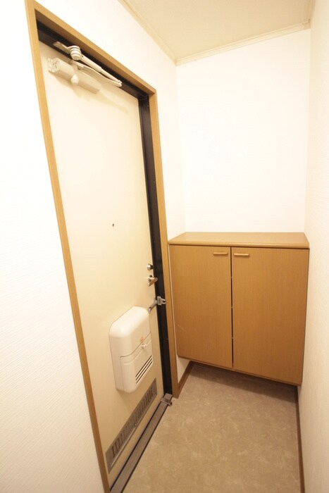 物件内観写真16　(玄関)