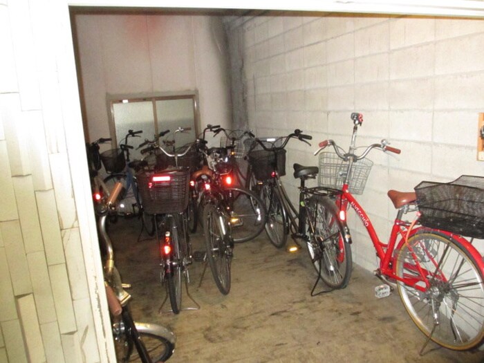 物件外観写真4　(駐輪場)