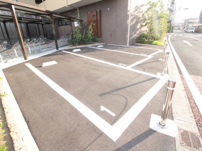 物件外観写真4　(駐車場)