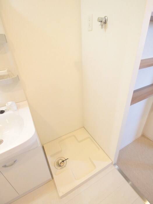 物件内観写真17　(洗濯機置場)