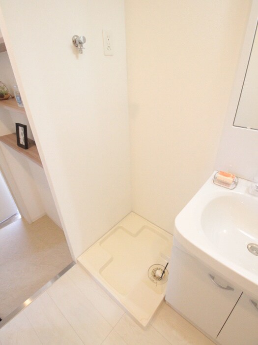 物件内観写真18　(洗濯機置場)