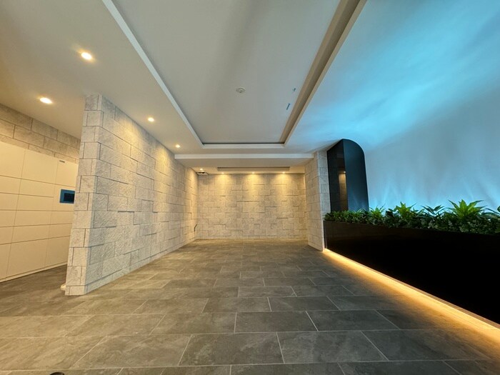 物件外観写真2　(エントランス部分)