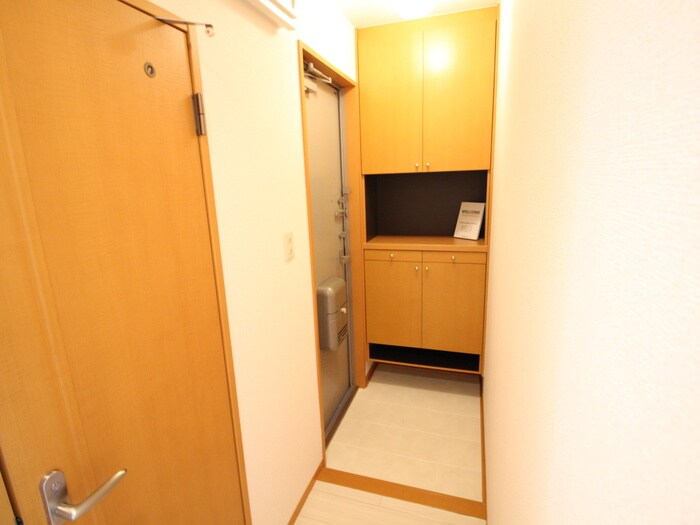 物件内観写真7　(玄関)