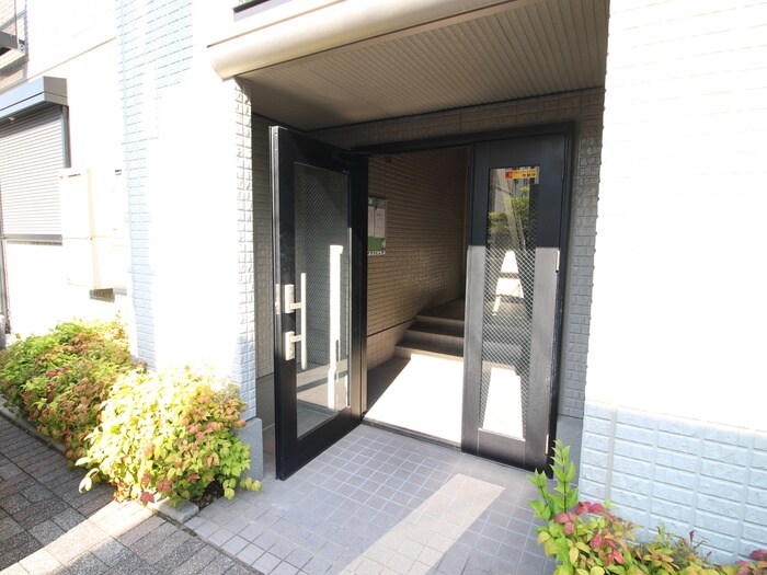 物件外観写真4　(エントランス部分)