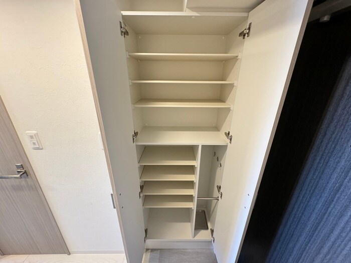 物件内観写真8　(靴箱)
