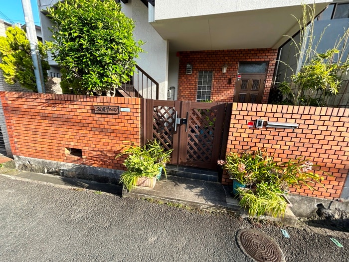 物件外観写真3　(エントランス部分)