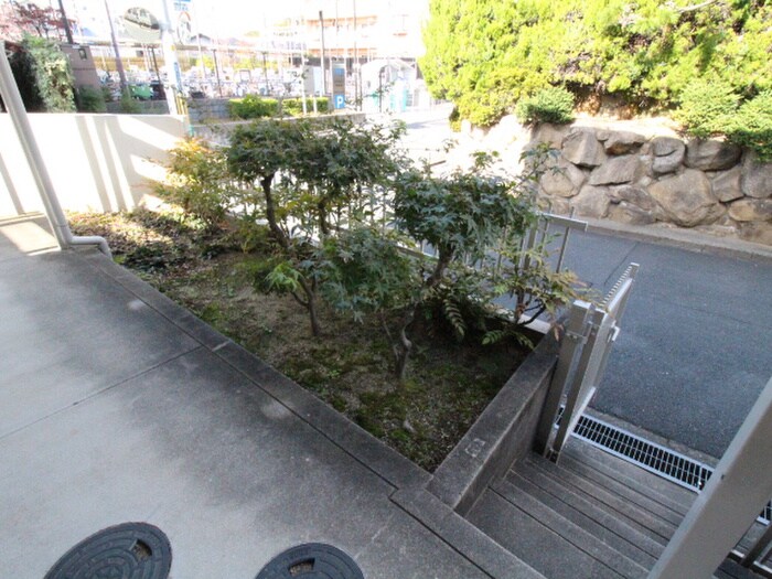 物件外観写真4　(エントランス部分)