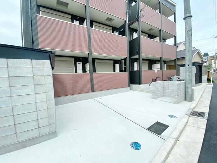 物件外観写真4　(駐車場)