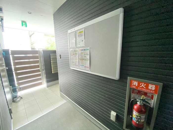 物件外観写真6　(エントランス部分)