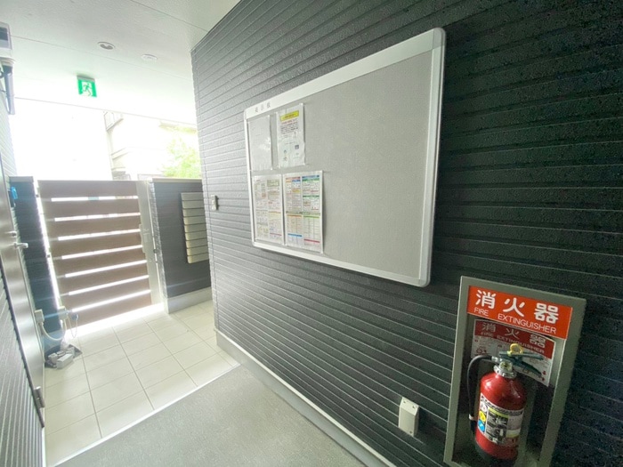 物件外観写真6　(エントランス部分)