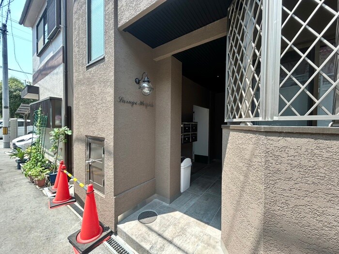 物件外観写真2　(エントランス部分)