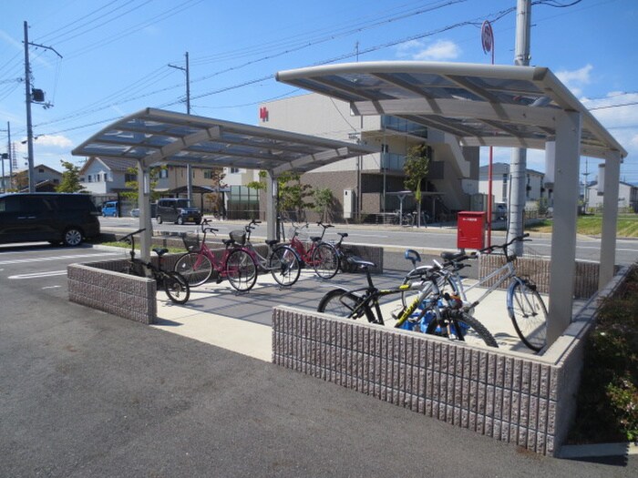 物件外観写真3　(駐輪場)