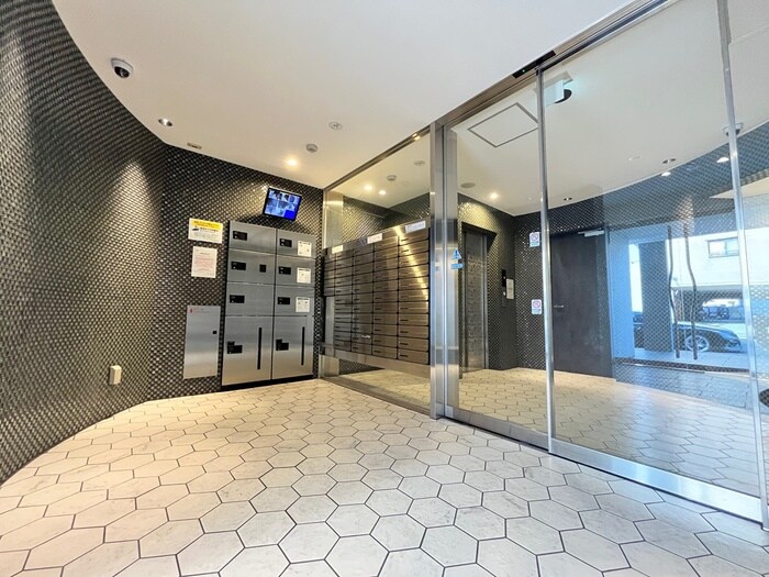 物件外観写真5　(エントランス部分)