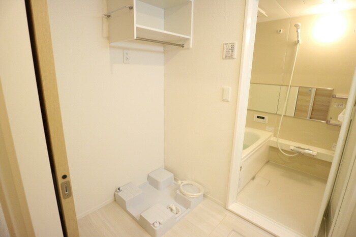 物件内観写真12　(洗濯機置場)