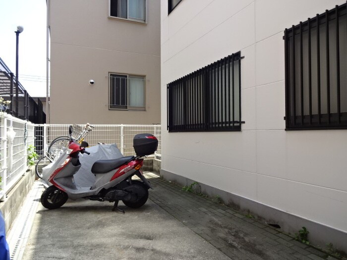 物件外観写真4　(駐輪場)