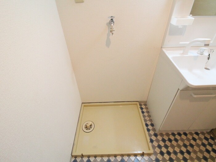 物件内観写真13　(洗濯機置場)