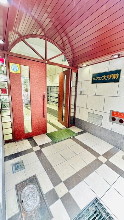 物件外観写真2　(エントランス部分)