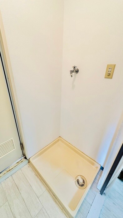 物件内観写真14　(洗濯機置場)