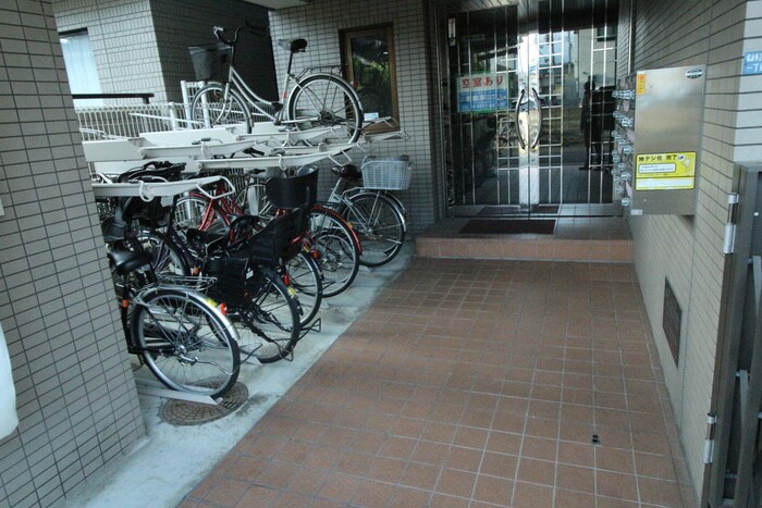 物件外観写真5　(エントランス部分)