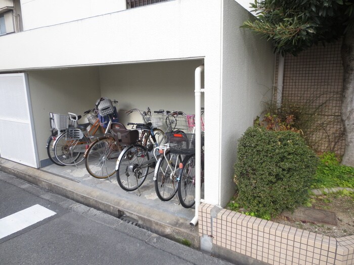 物件外観写真5　(駐輪場)