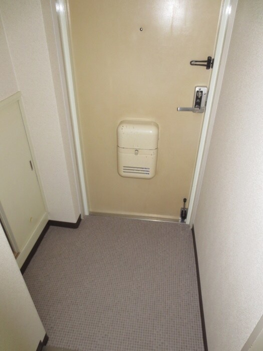 物件内観写真16　(玄関)