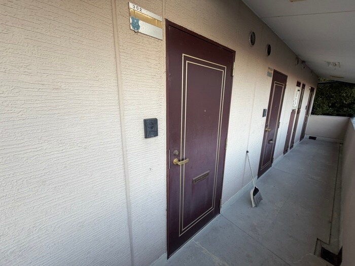 物件外観写真5　(エントランス部分)